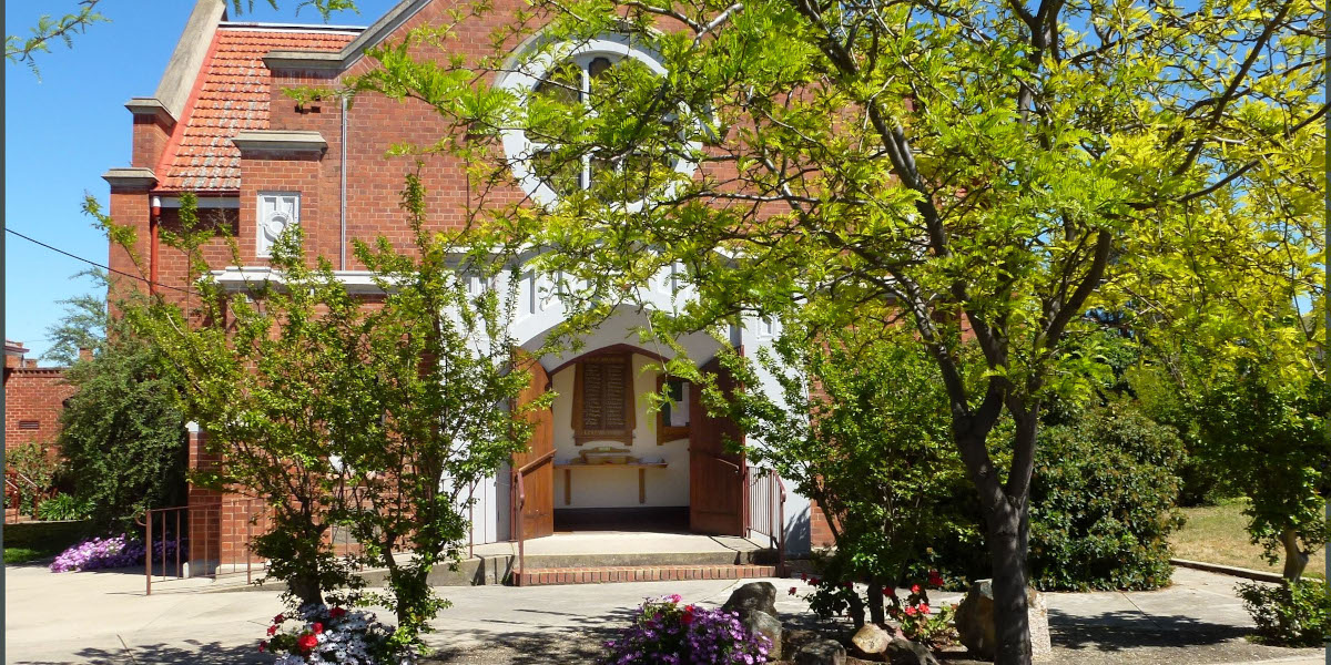 Front of St Andrew's Uniting Church Yarrawonga